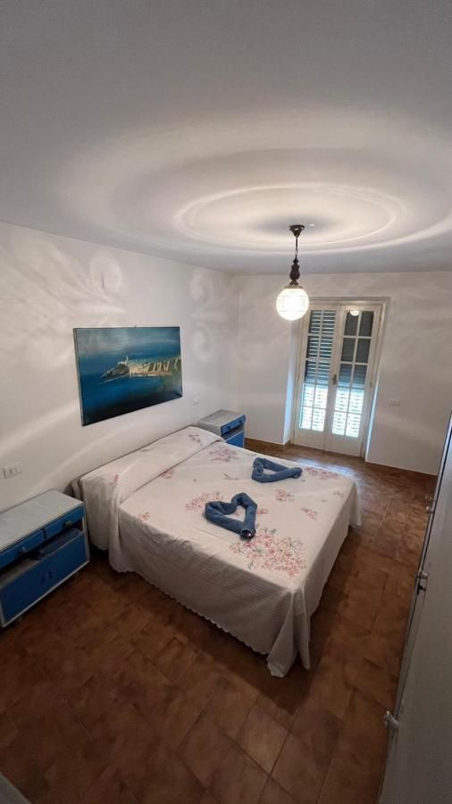 Lorenzo il Magnifico Bed and Breakfast Celano Esterno foto