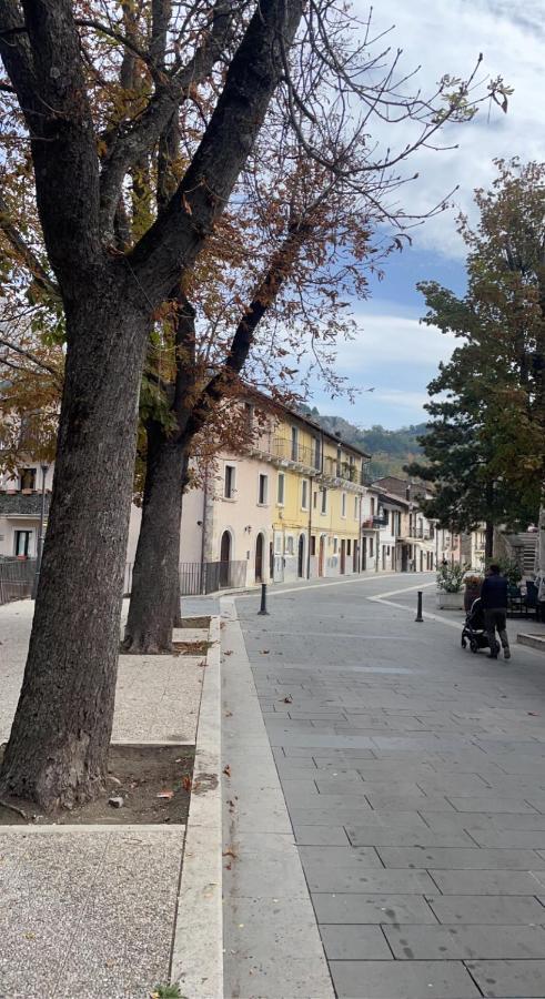 Lorenzo il Magnifico Bed and Breakfast Celano Esterno foto