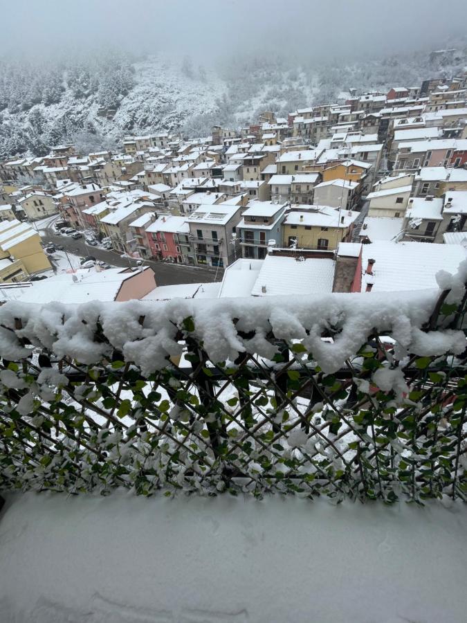 Lorenzo il Magnifico Bed and Breakfast Celano Esterno foto