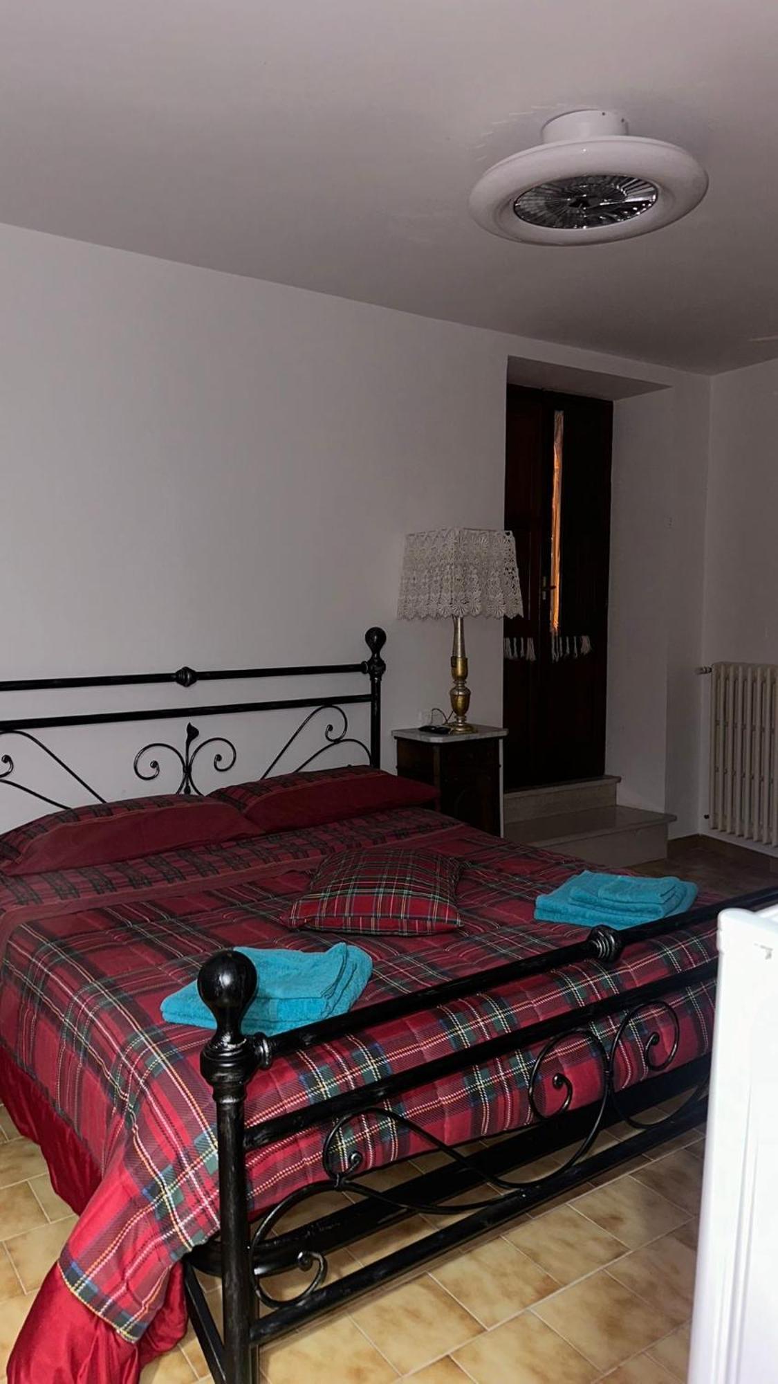 Lorenzo il Magnifico Bed and Breakfast Celano Esterno foto